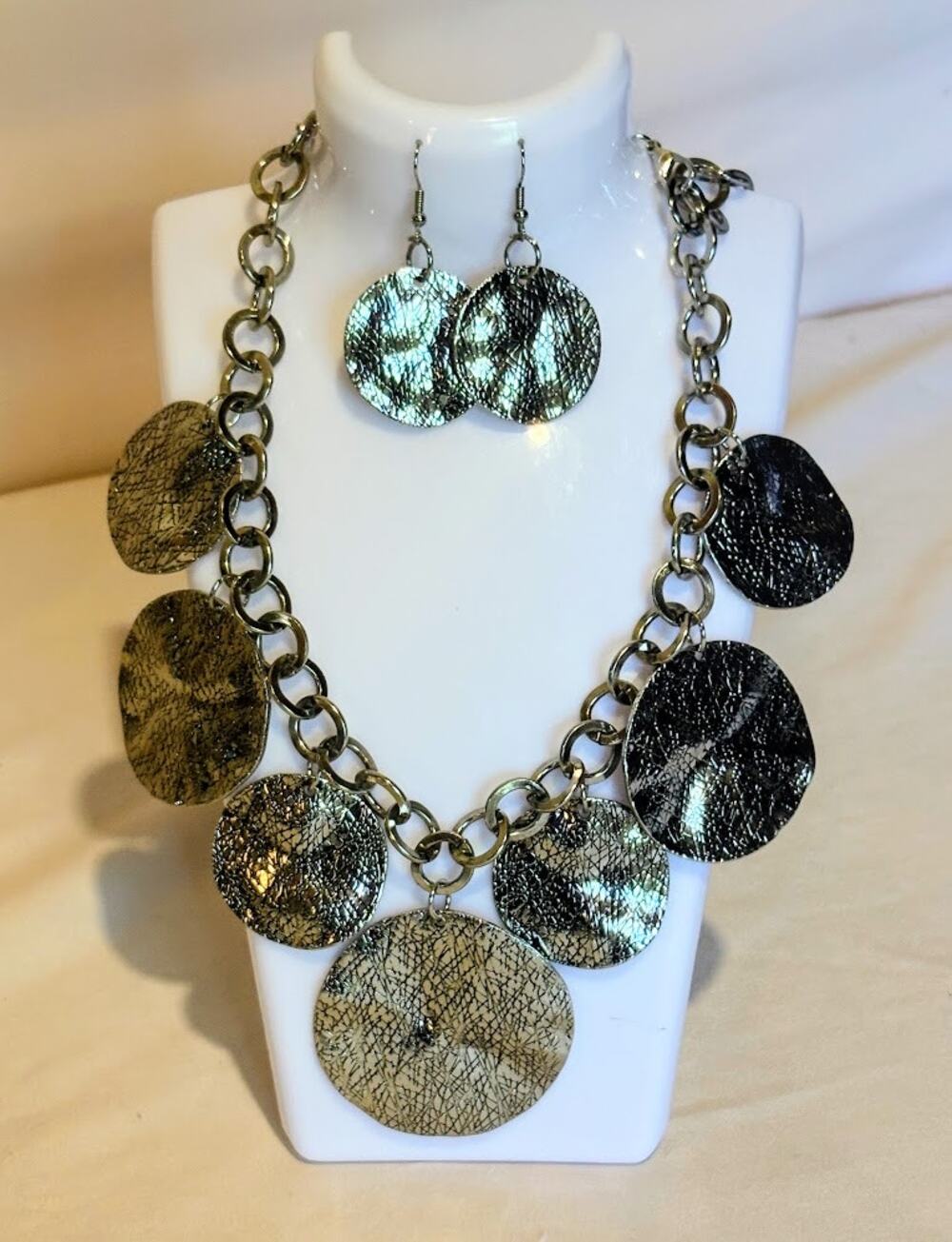 Paparazzi Circular Pendant Necklace & Earrings Set